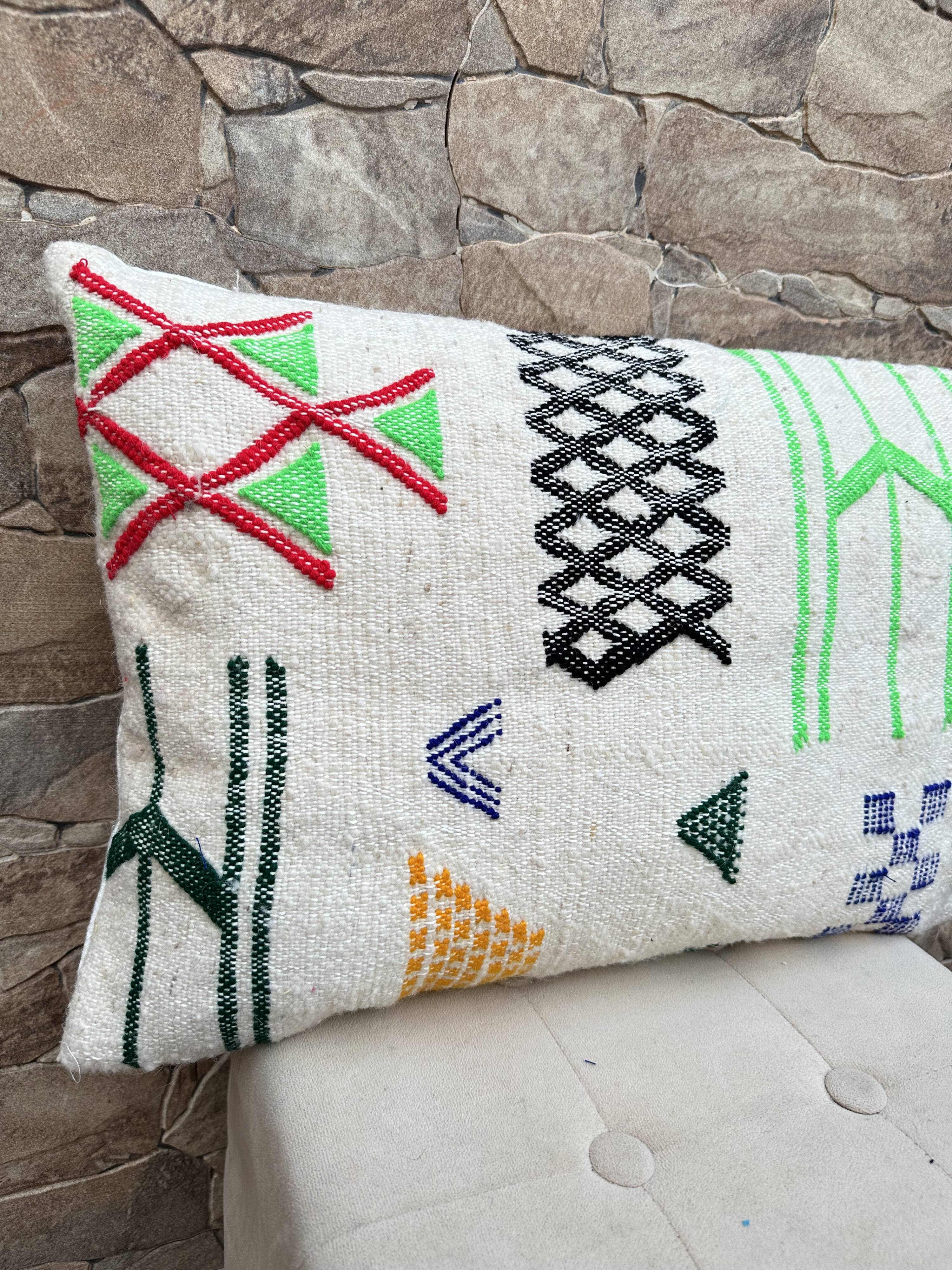 Housse de coussin artisanale marocaine en laine berbère