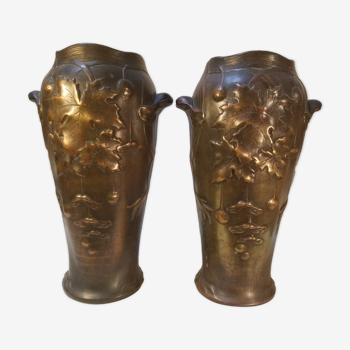 Paire de vases balustre Art Nouveau en faïence cuivrée par Gustave de Bruyn