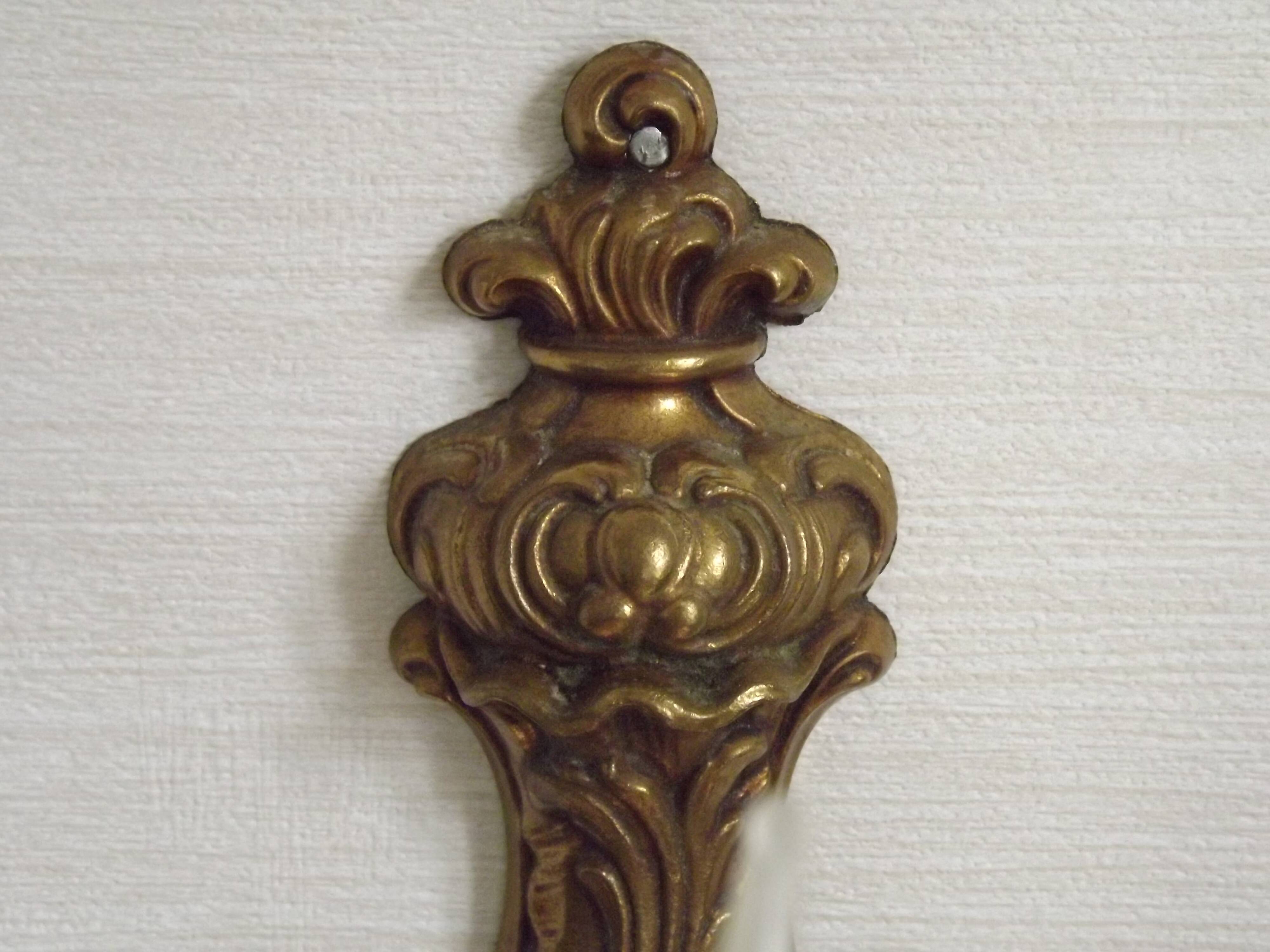Pair Of Elegant Vintage French Traditional Style Bronze Single Wall Lights