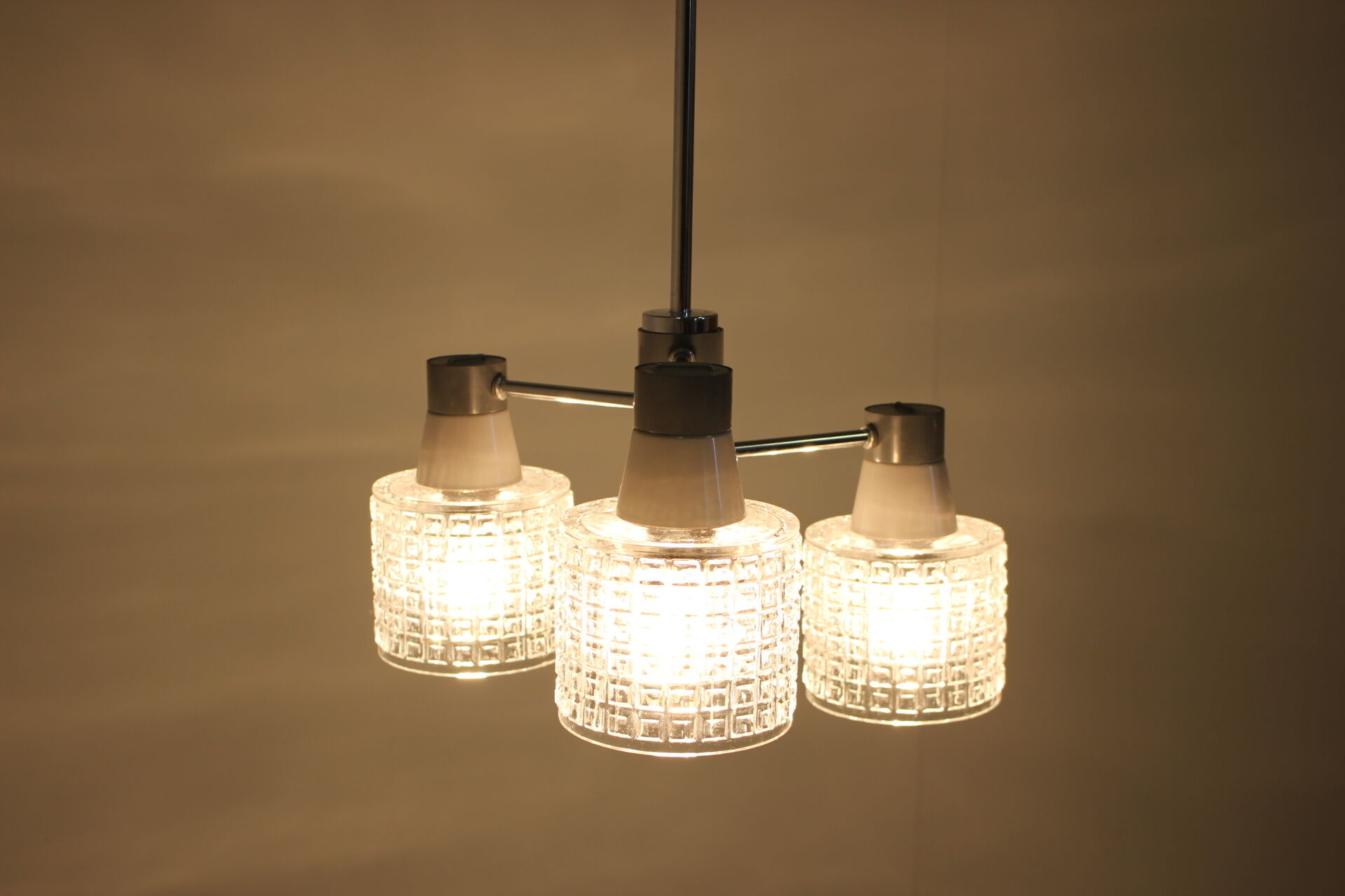 Lustre chromé du milieu du siècle par Drukov 1970
