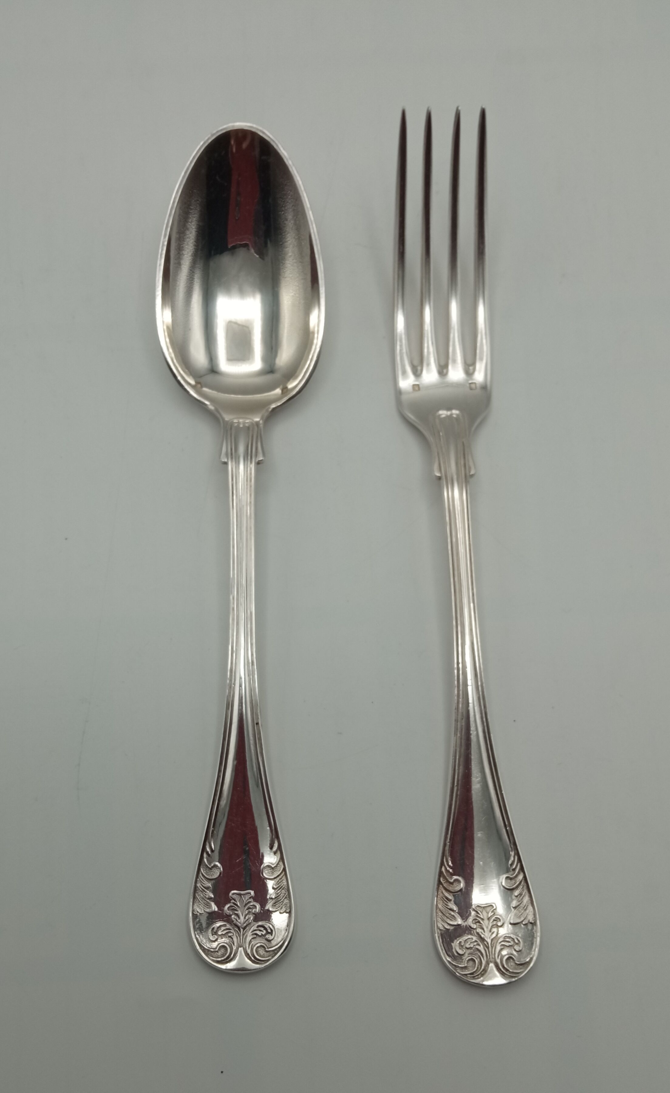 Twelve dessert cutlery