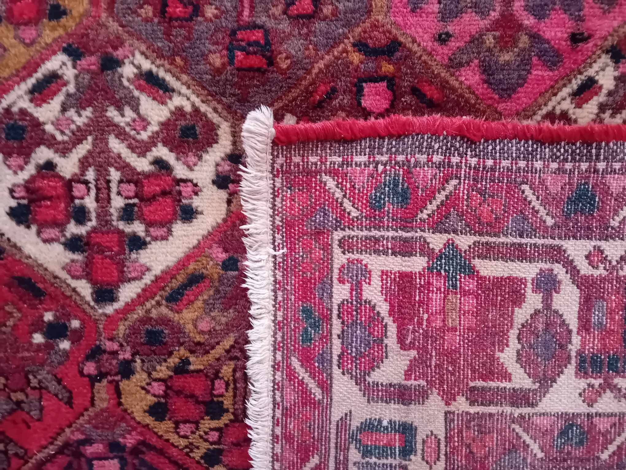 Handmade Persian Bachtiar Rug 295x204cm