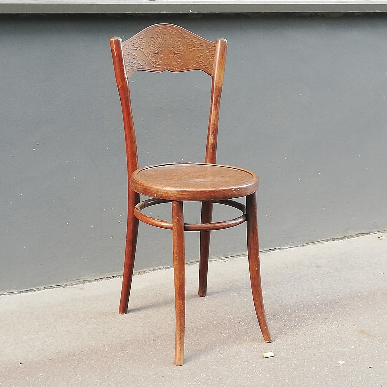 1900 curved wooden chair