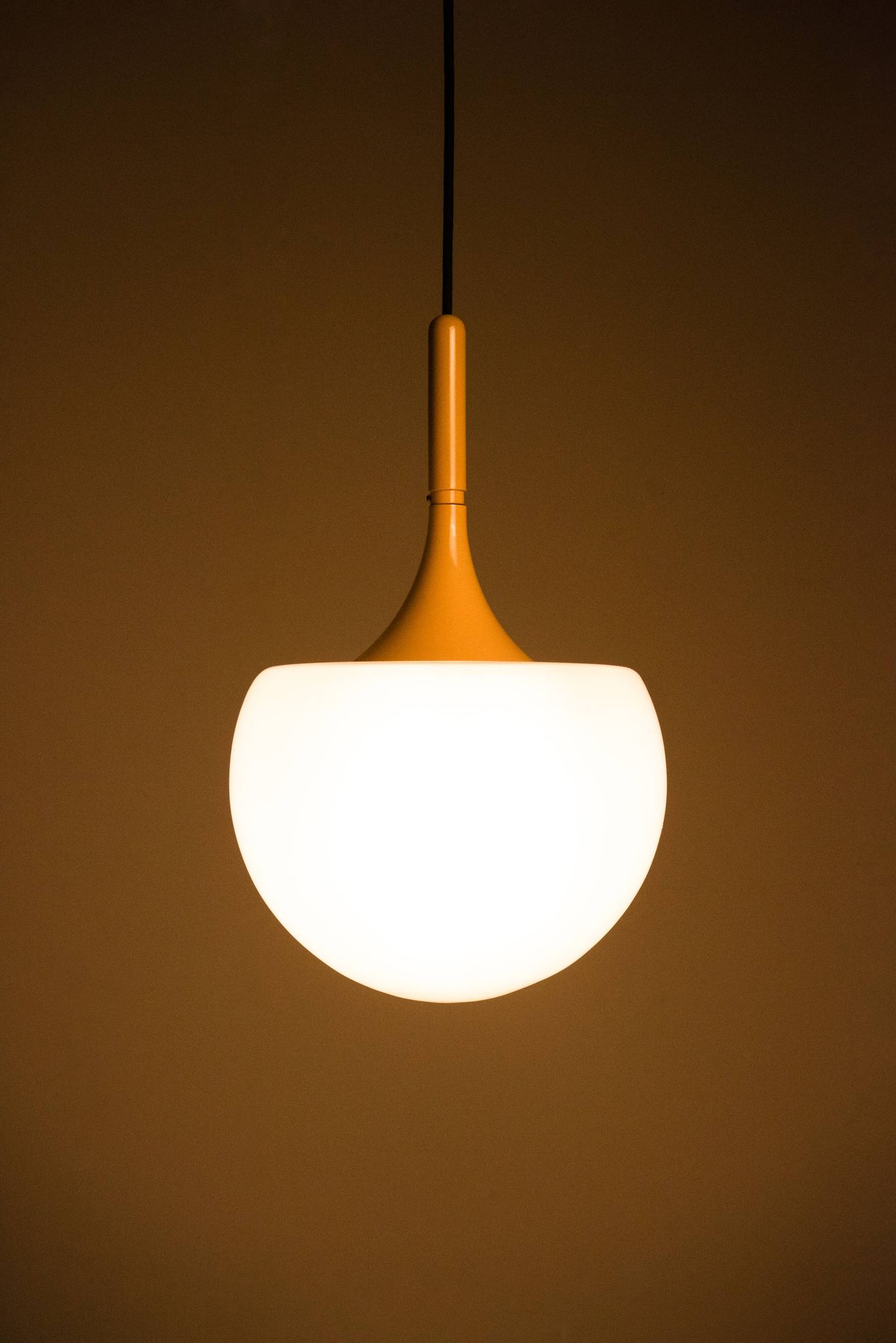 Mushroom-shaped pendant light - Elio Martinelli