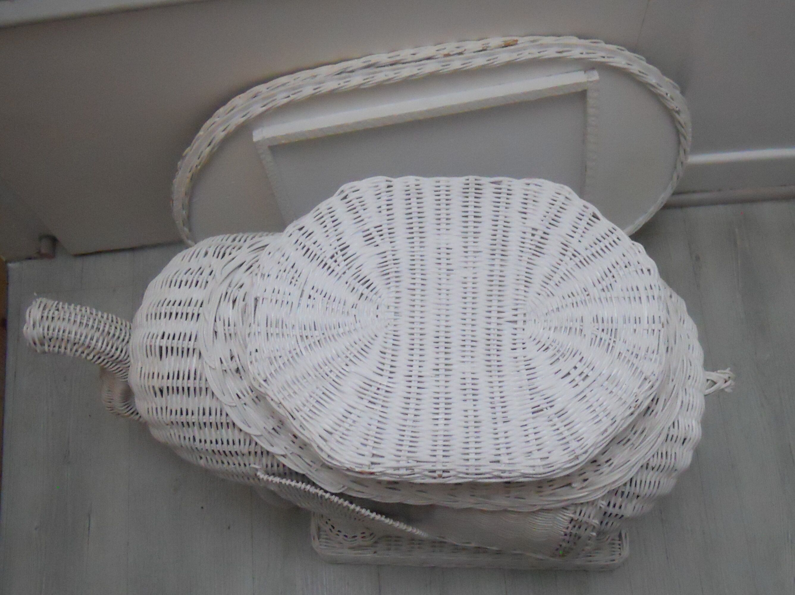 Rattan side table elephant