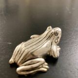 6 metal frog-shaped knife holders