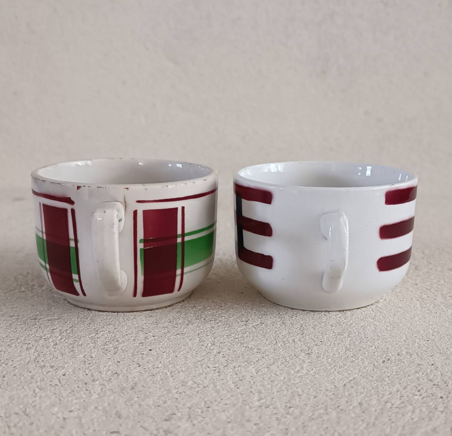 2 tasses terre de fer dépareillées