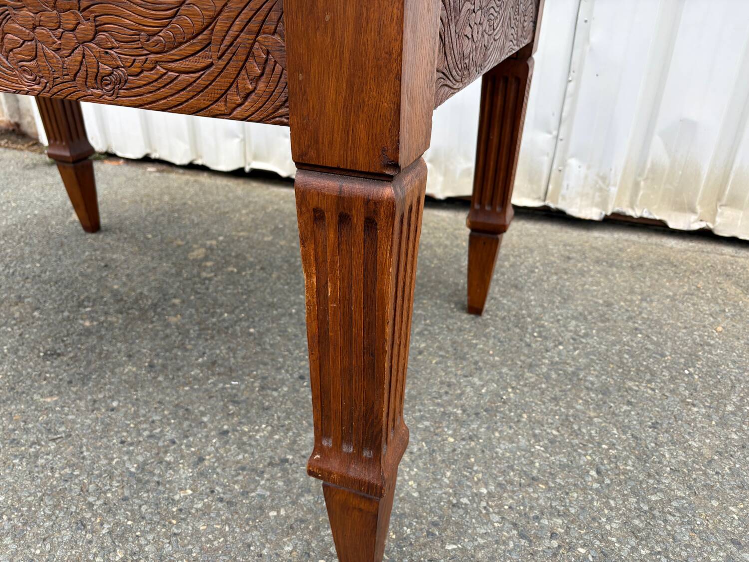 Art Deco table sculpted in solid wood