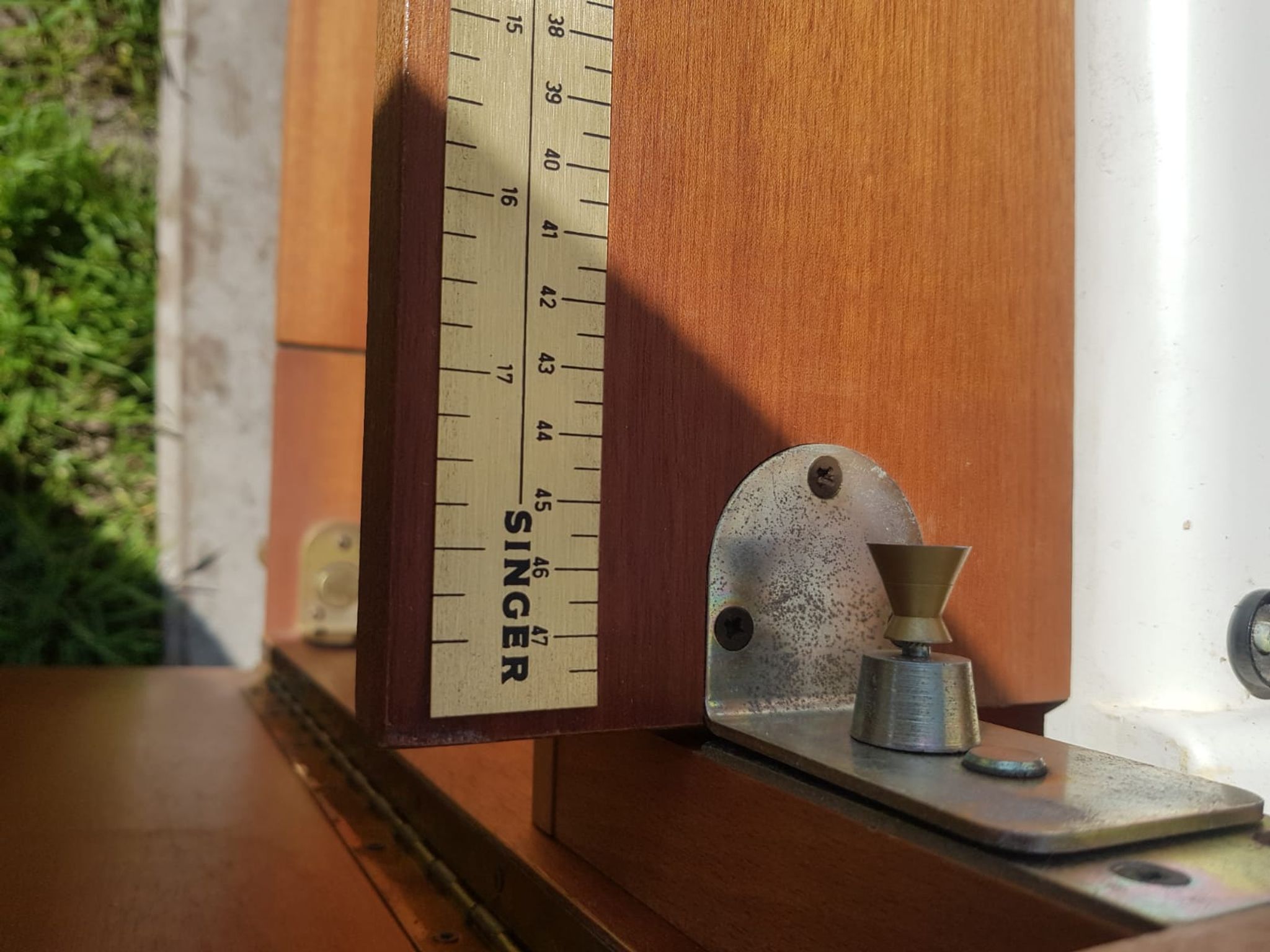 Old Furniture Machine To Sew SINGER Wood Feet Compas FRANCE Vintage