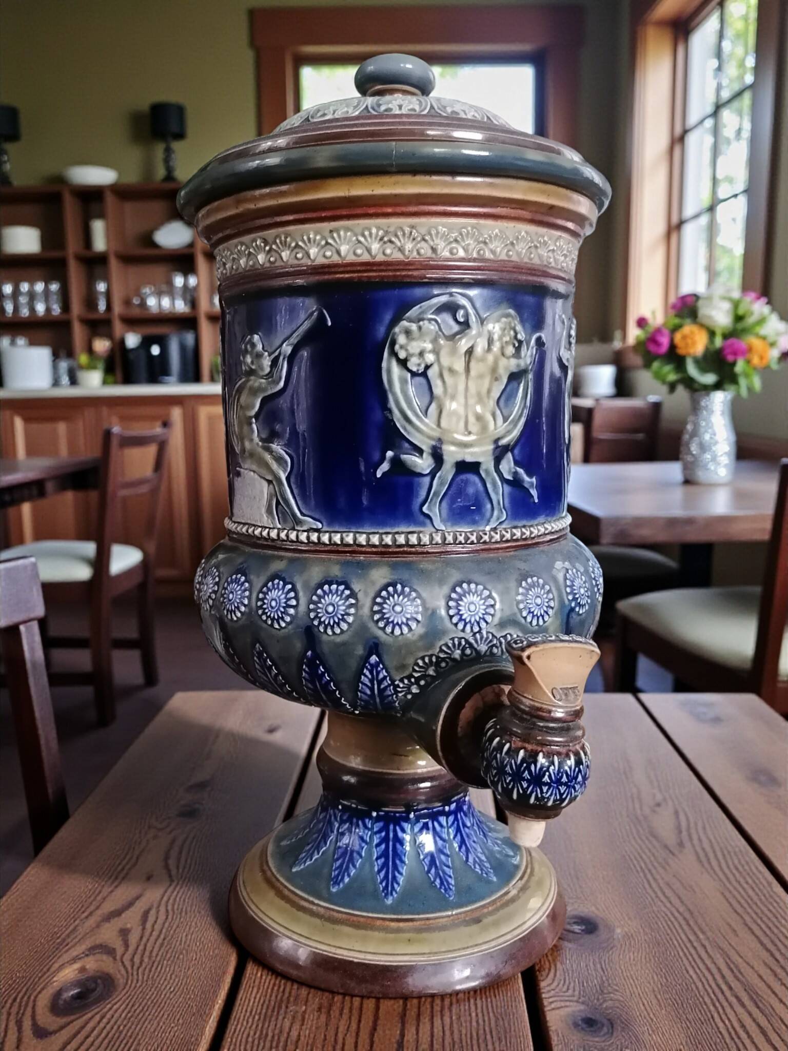 Ceramic water fountain barbotine - Royal Doulton Lamberth - Putti