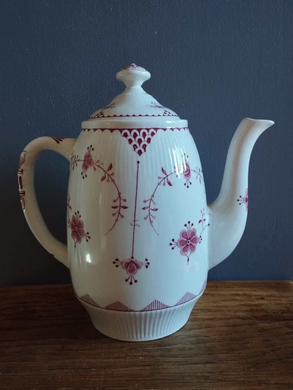 White teapot with rose pattern, Erica model by Franciscan, England