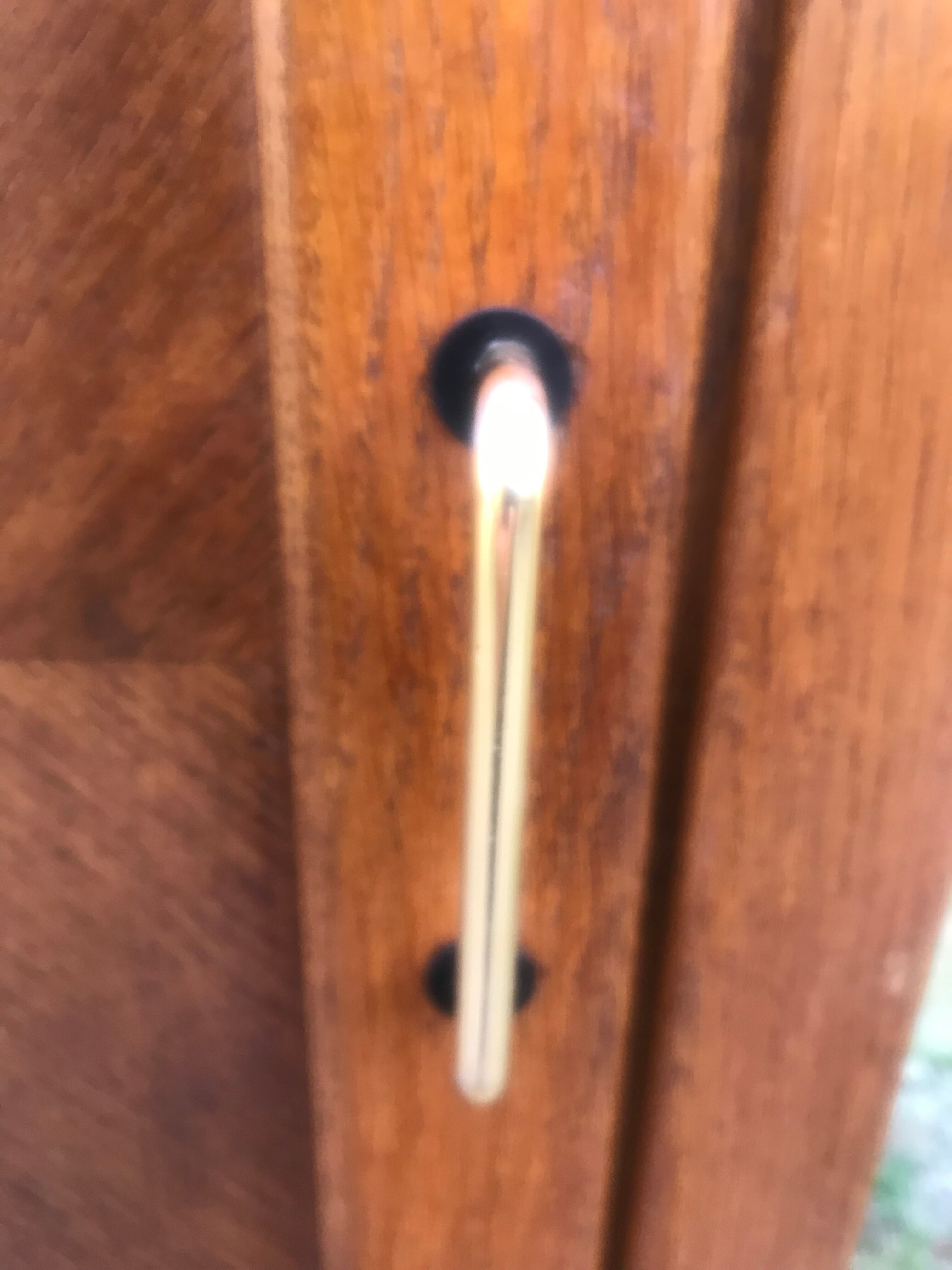 Wardrobe wardrobe compass feet