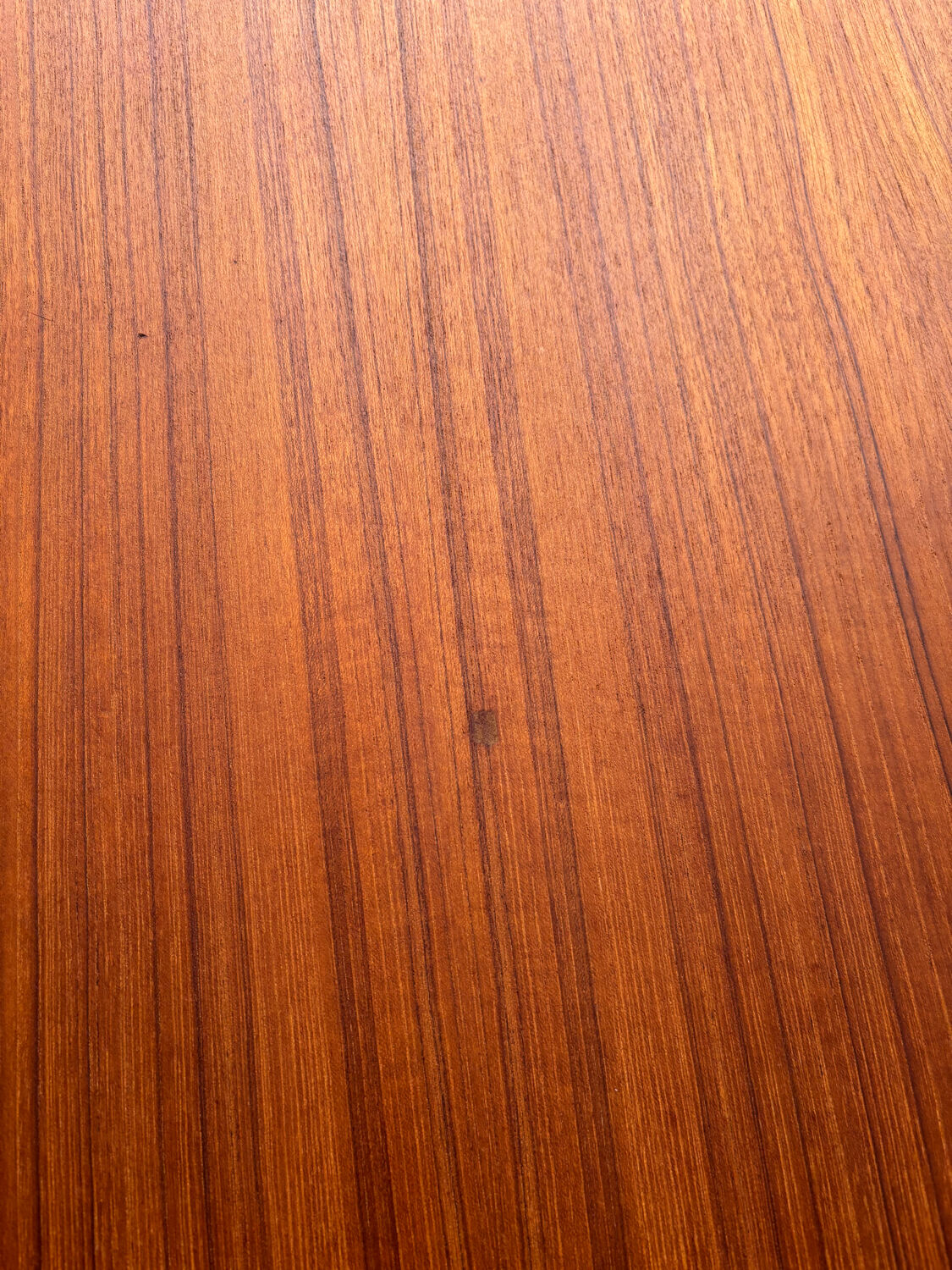 Extendable teak table