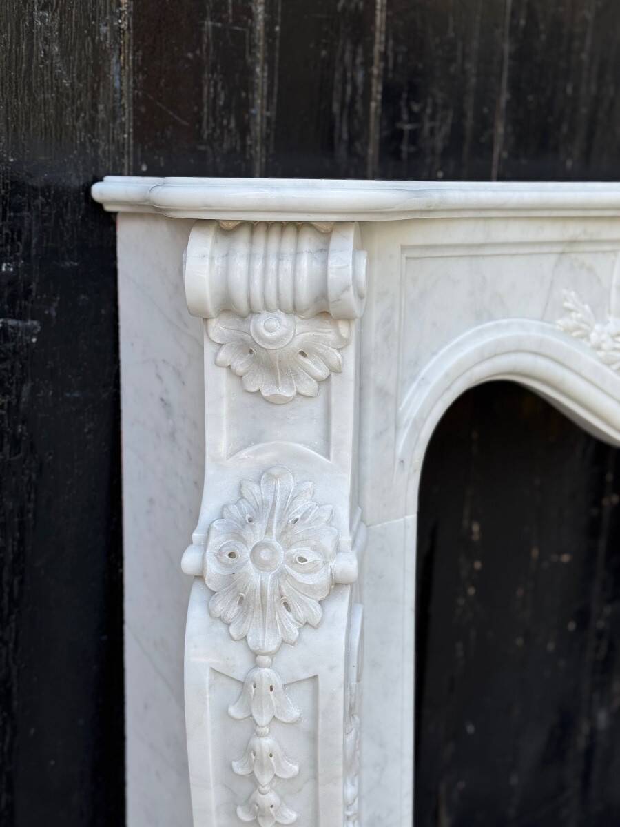 Cheminée De Style Louis XV En Marbre De Carrare, Vers 1980