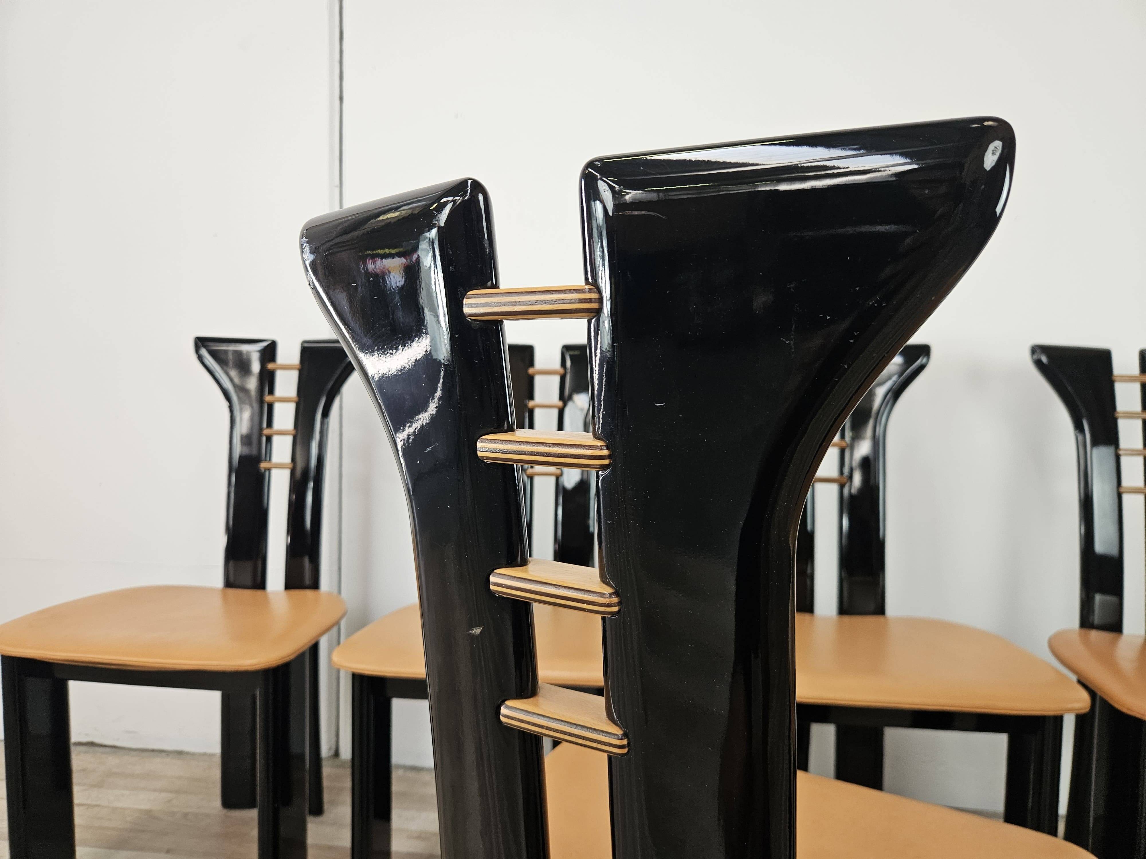 Ensemble de 6 chaises Pierre Cardin en bois laqué noir, 1970