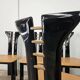 Ensemble de 6 chaises Pierre Cardin en bois laqué noir, 1970