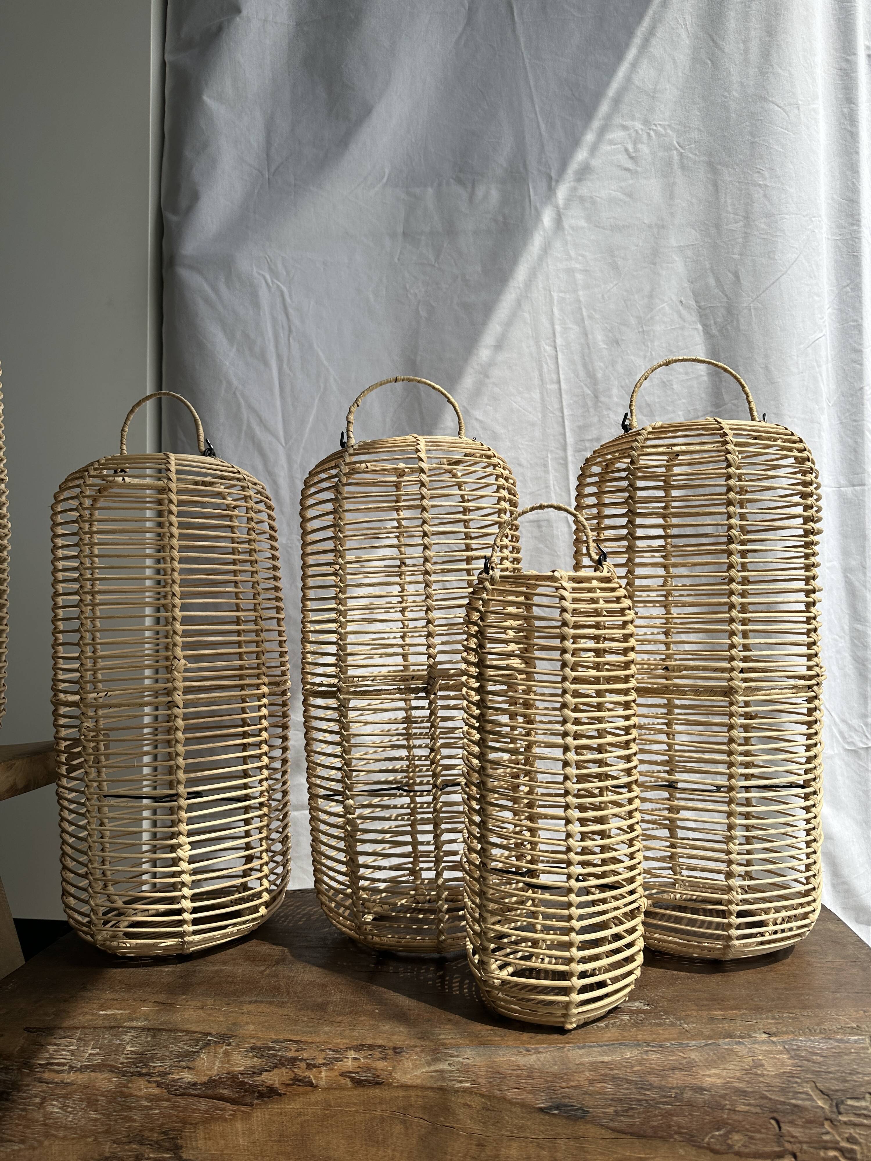 Small lantern-shaped rattan suspension H35 D15