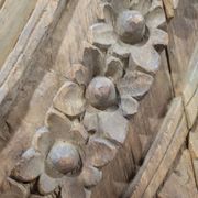 Plafond en bois sculpté