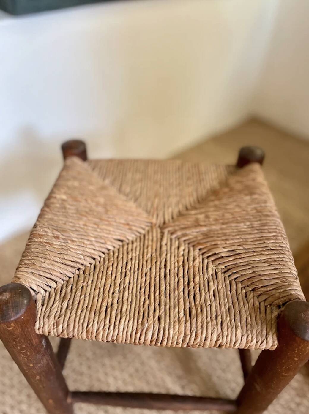 Tabouret en paille et bois