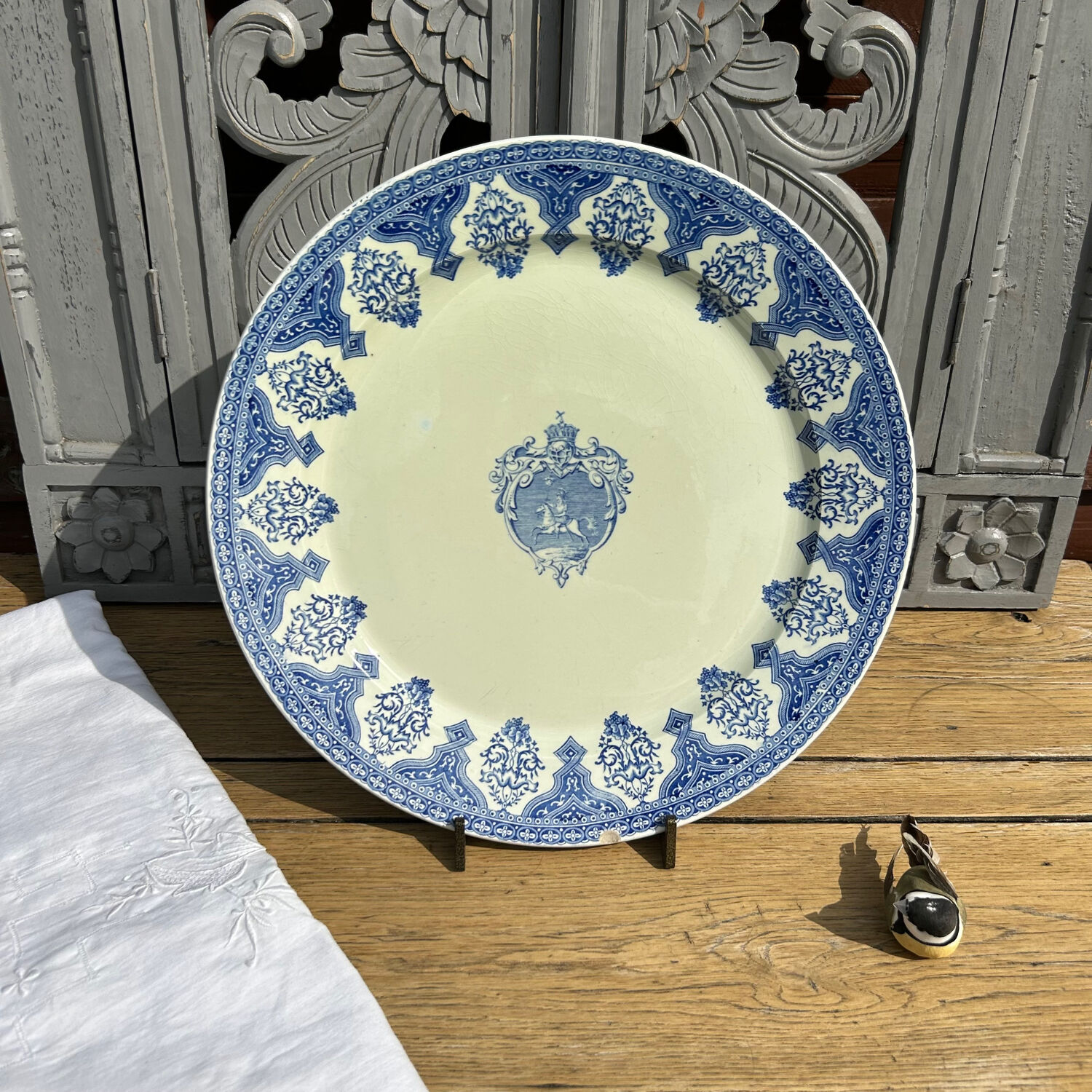 Large round dish Coat of arms Gien