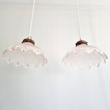 Paire de suspensions Art déco en verre transparent festonné, années 1920-30