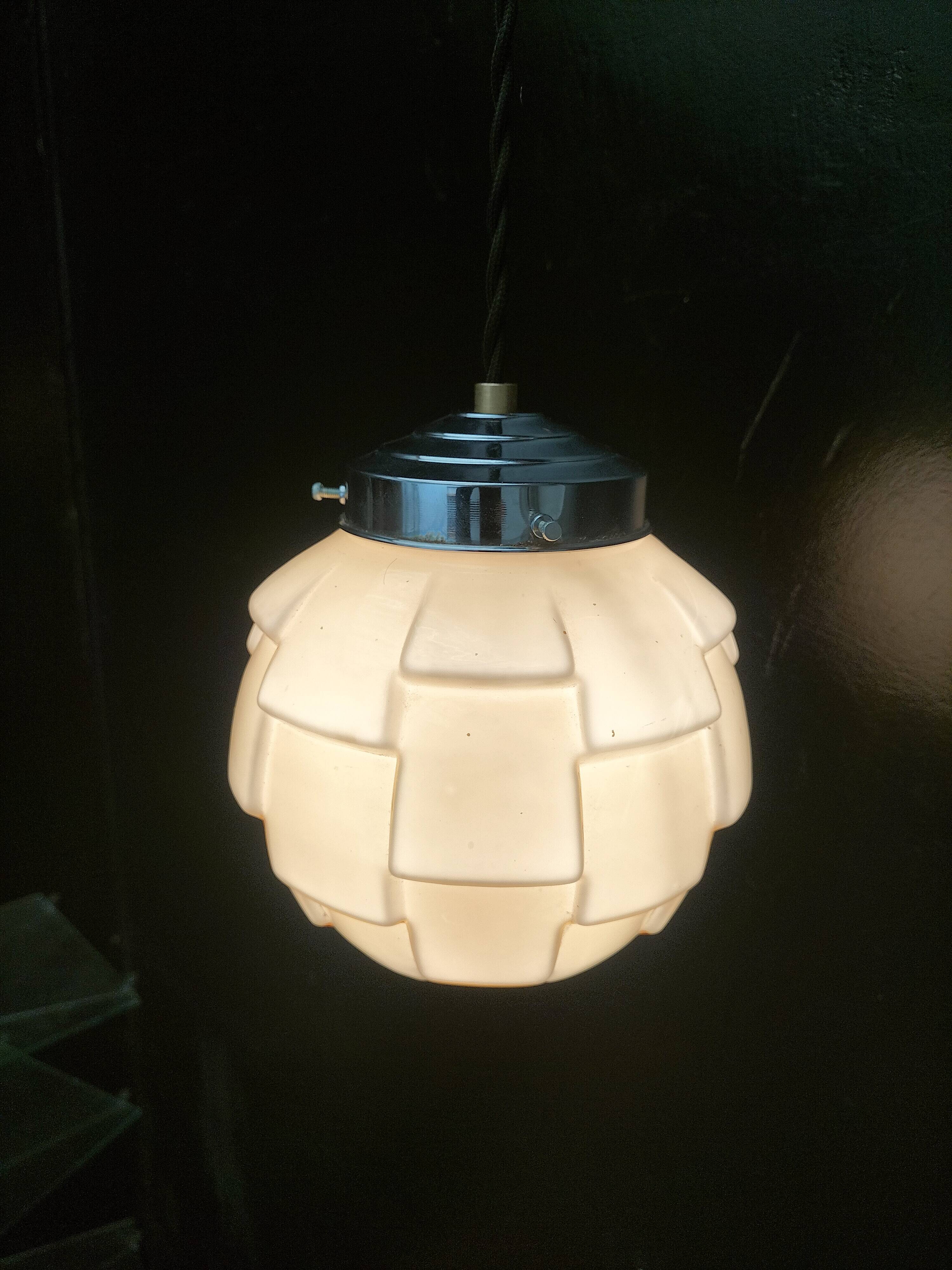 Art deco suspension