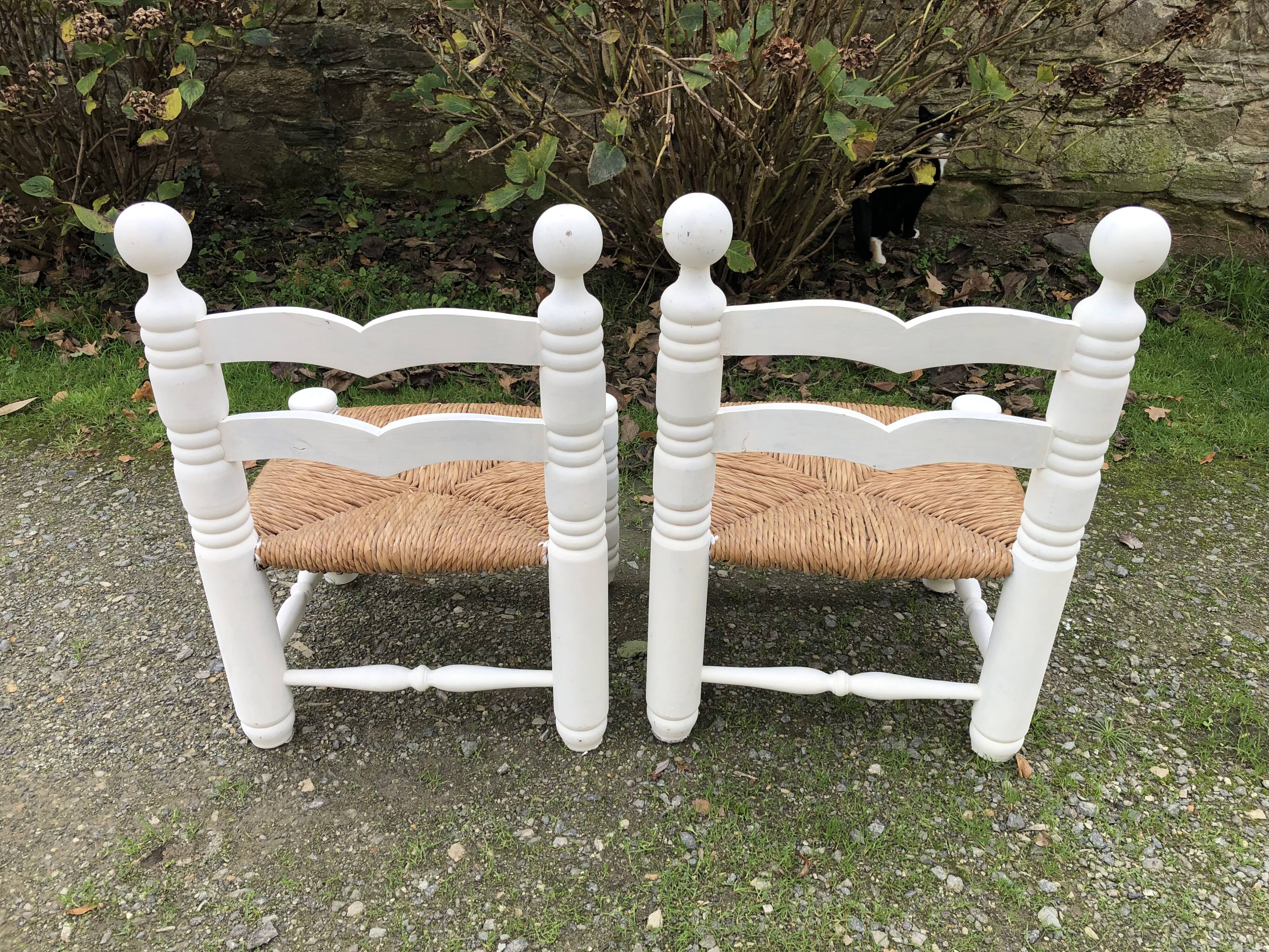 Duo de chaises vintage paillées par Charles Dudouyt.