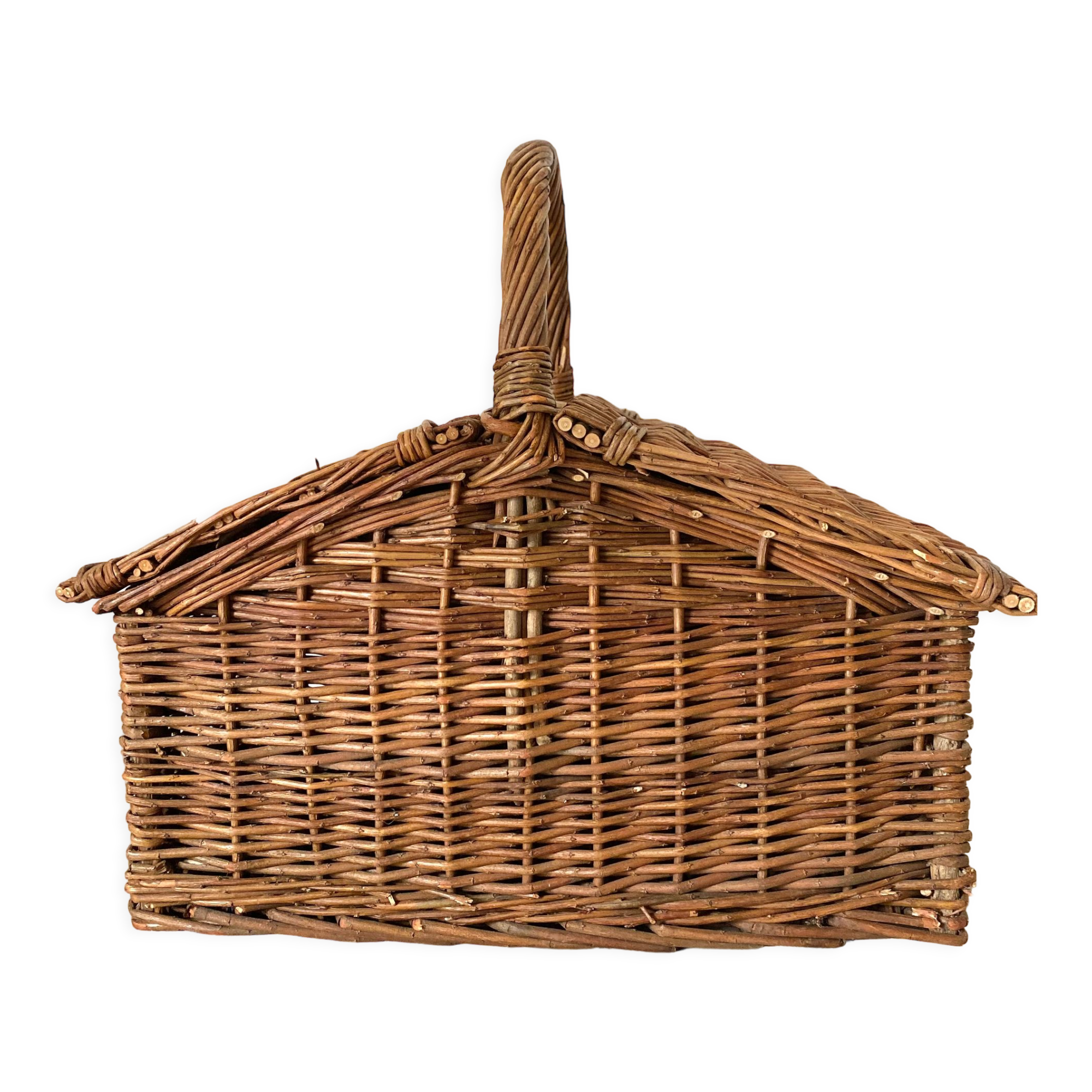 Wicker picnic basket