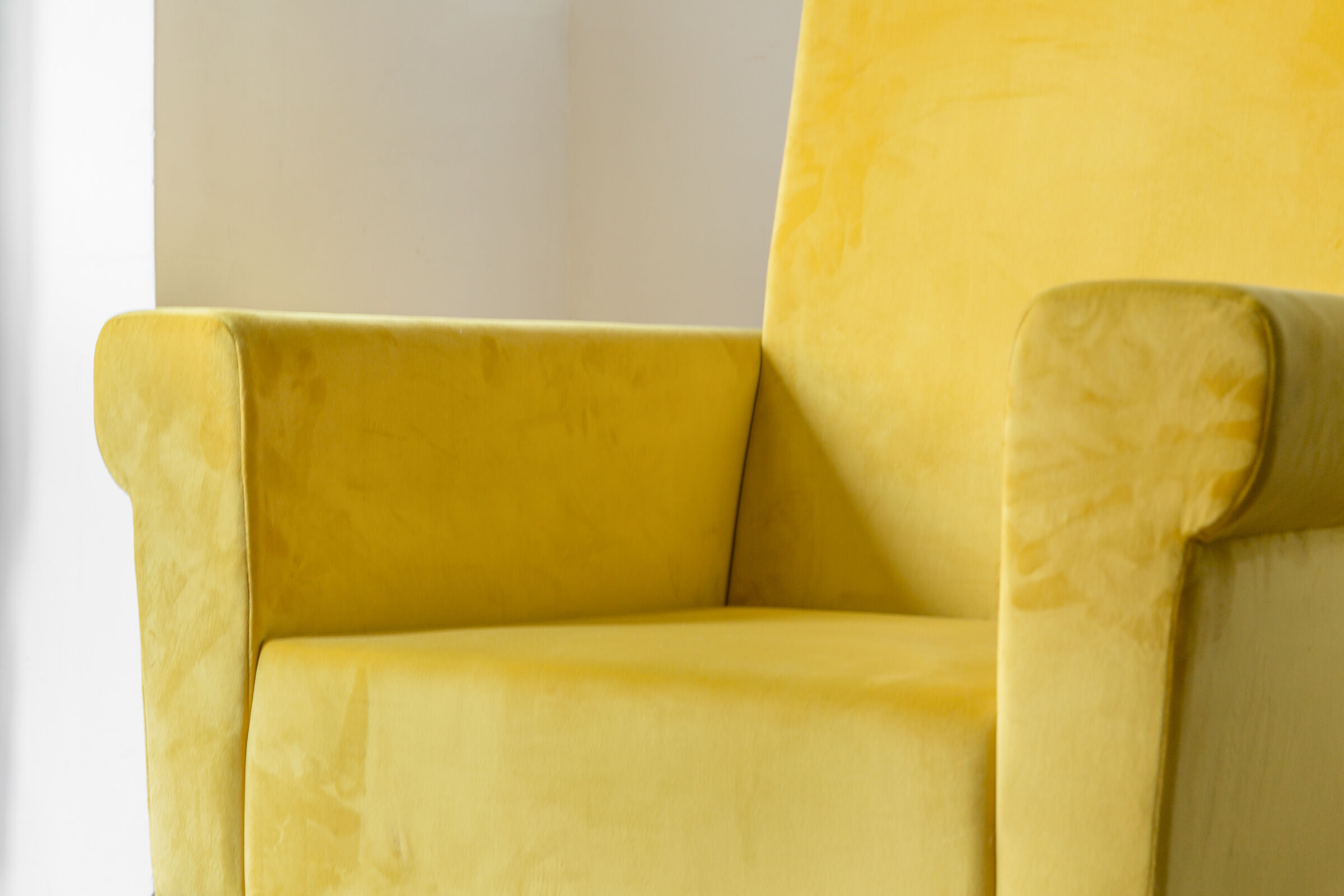 Italian Chair 1950 in Velvet yellow