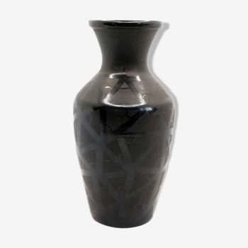 Vase artisanal vintage de Roumanie en céramique noire