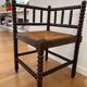 Fauteuil d'angle/de coin assise en paille.