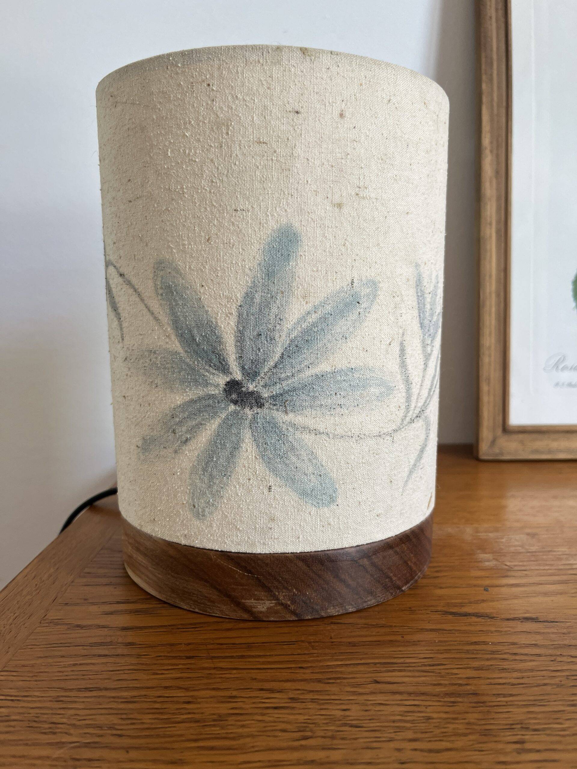 Lampe vintage bois et tissus peint