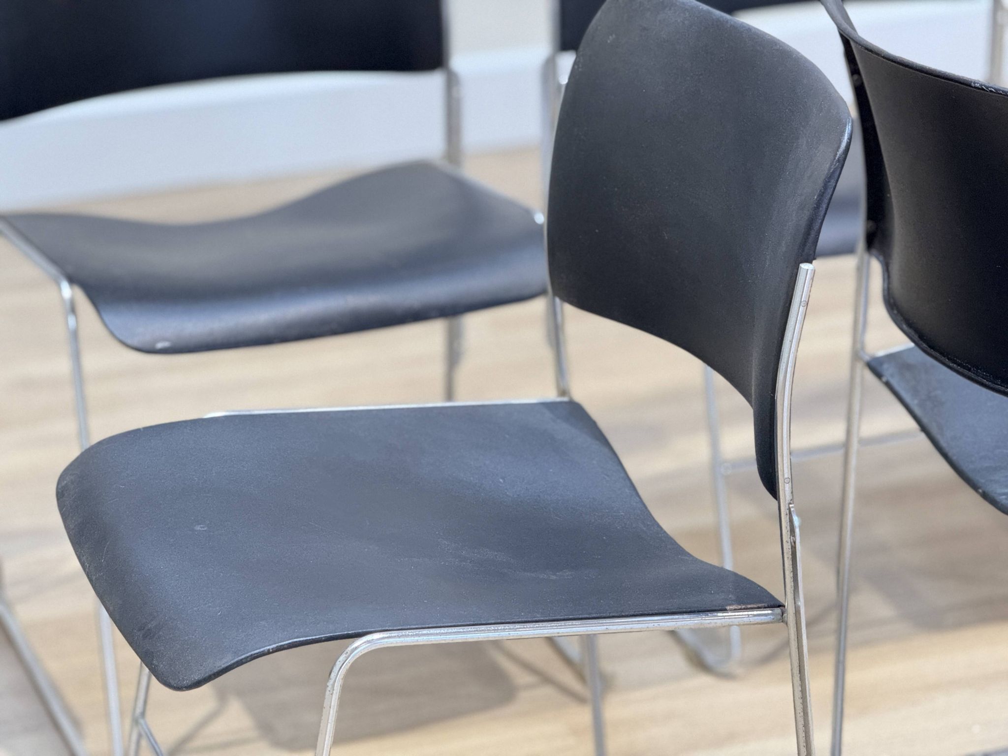 Ensemble de 8 chaises par David Rowland (en métal noir)