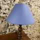 Lampe en bois tourné vintage avec abat jour bleu