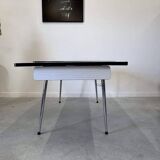 Set of table and 4 chairs in gray-white formica