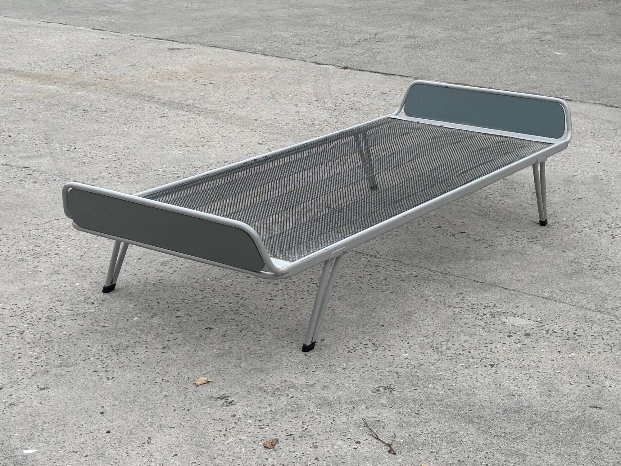 Vintage daybed 1960s minimalist metal from the Netherlands design