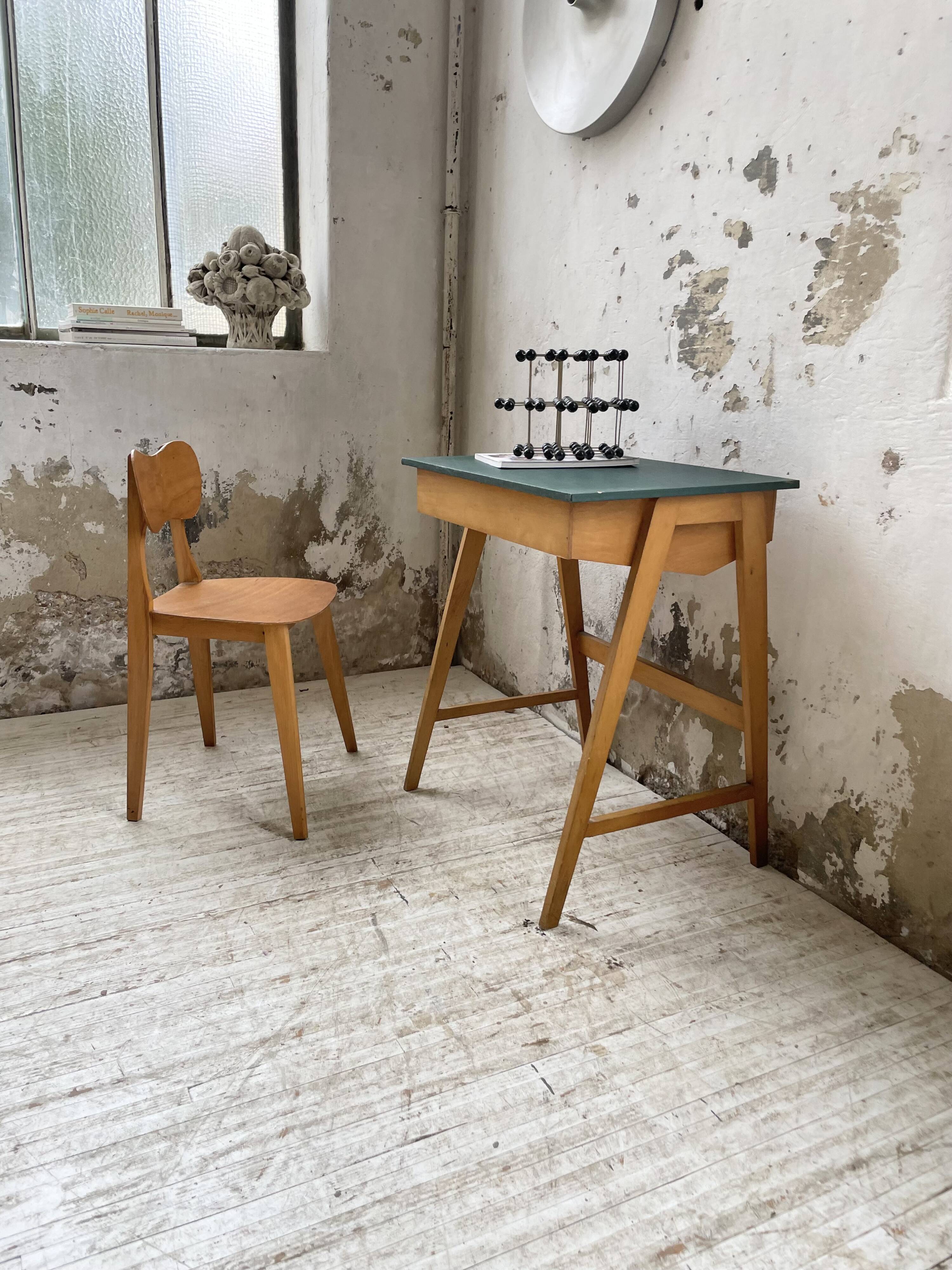 Bureau et chaise enfant pieds compas