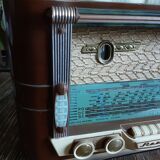 Old vintage radio Reela