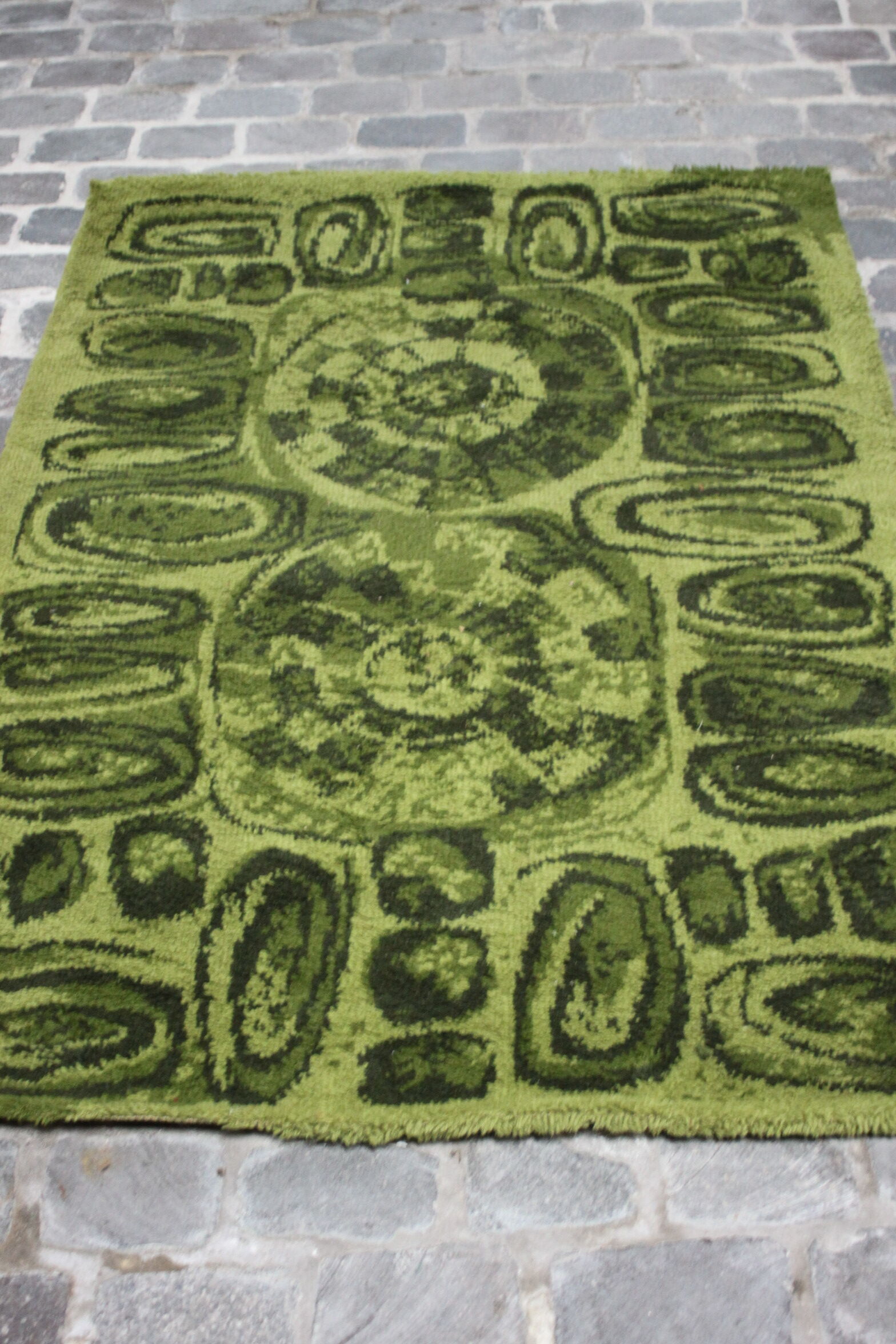 Space age green wool rug by B.I.C carpets Kortijk, Belgium 1970s