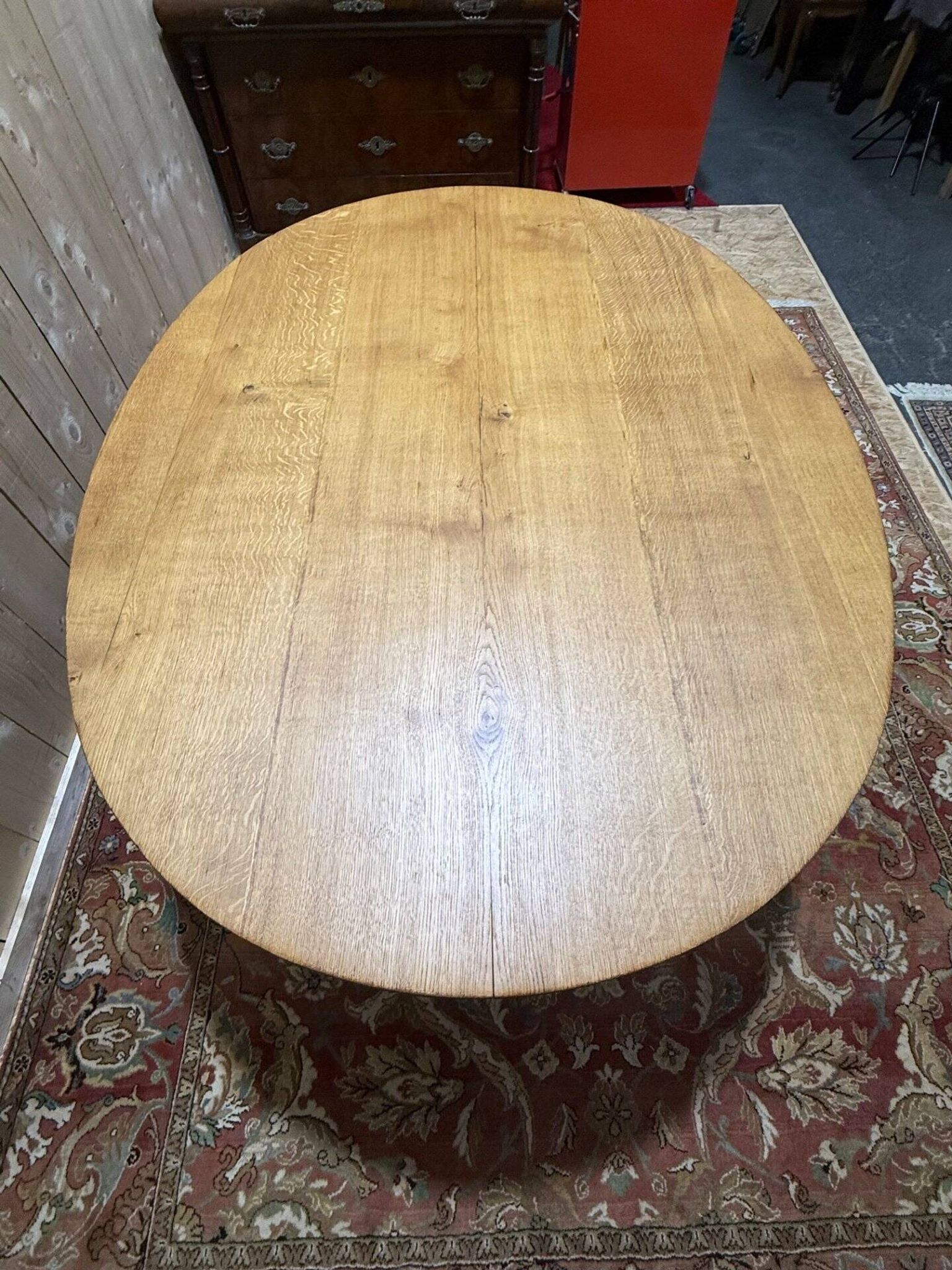 Table de salle à manger ovale de style Louis XV en chêne massif