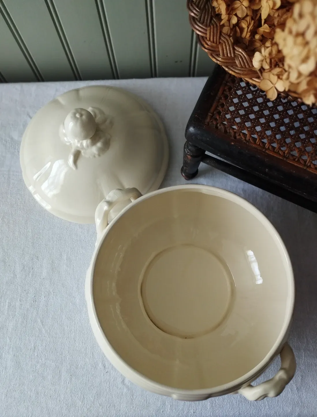 Antique soup tureen in ironstone from Sarreguemines Digoin service "Ivory".