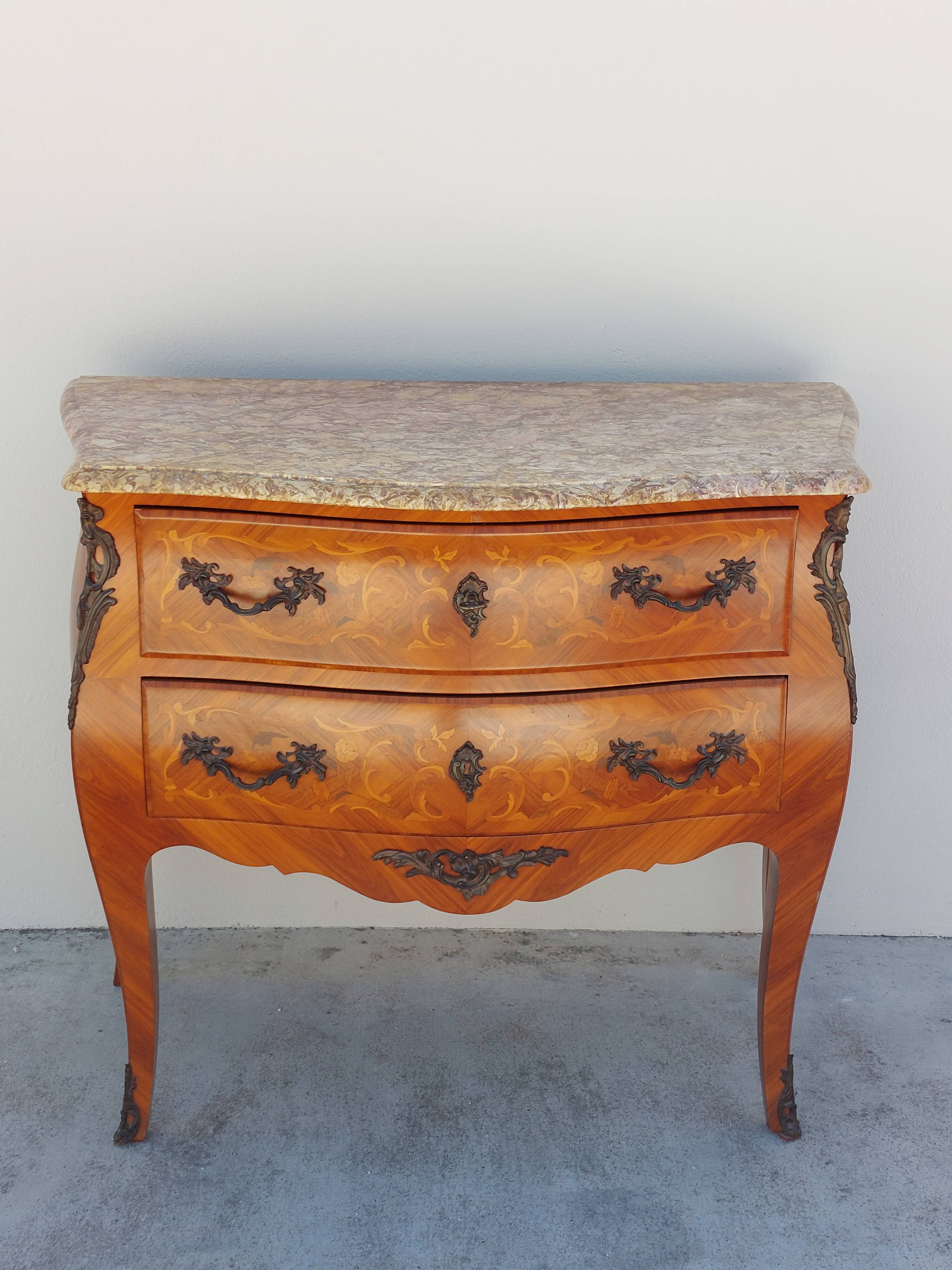 Louis XV chest of drawers in rosewood marquetry