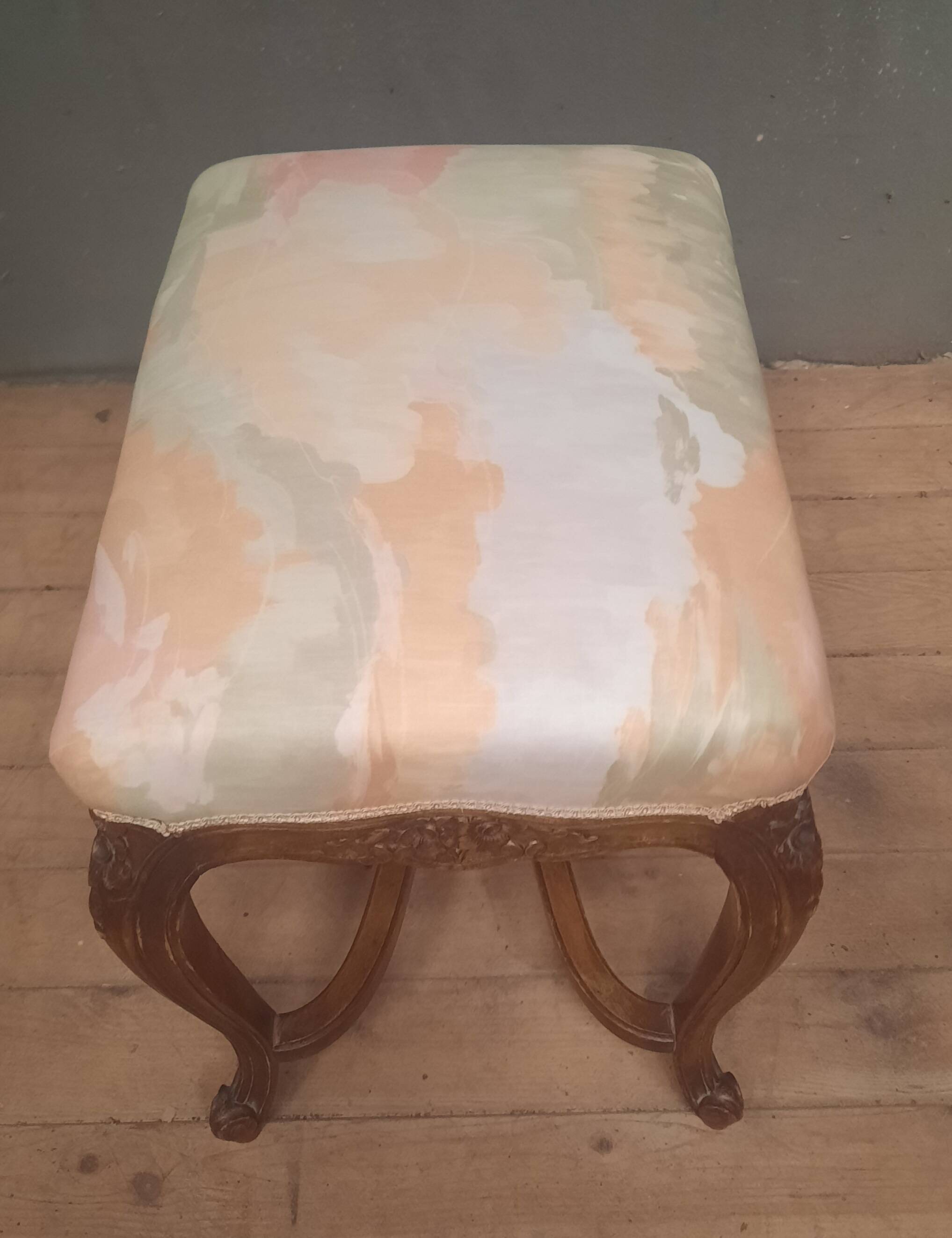 Pouf de style Louis XV  rocaille