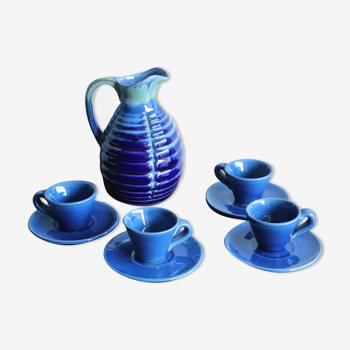 Pichet et 4 tasses et soucoupes en céramique bleu vintage