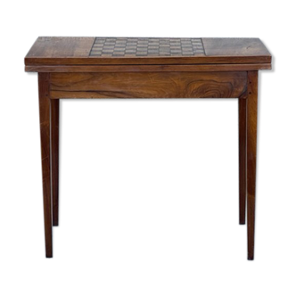 Gaming table