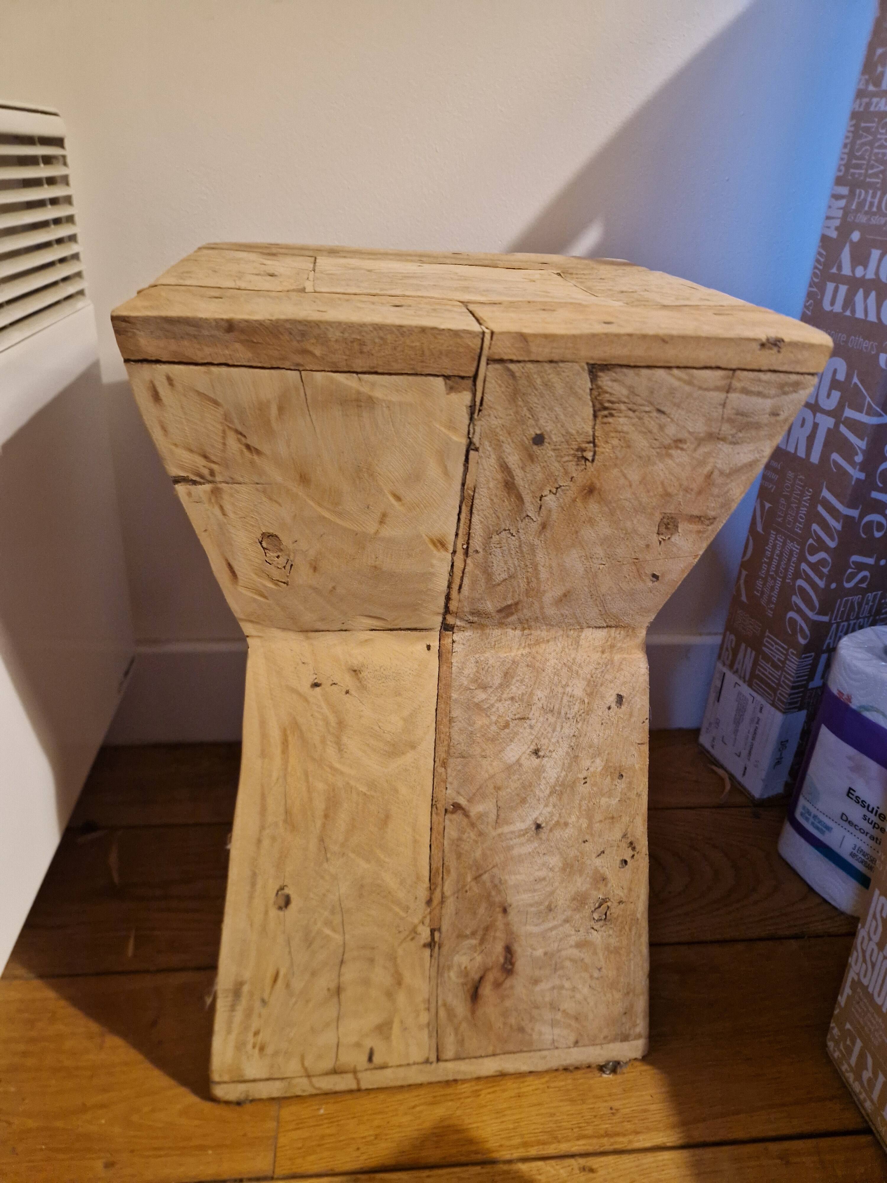 Tabouret en bois massif