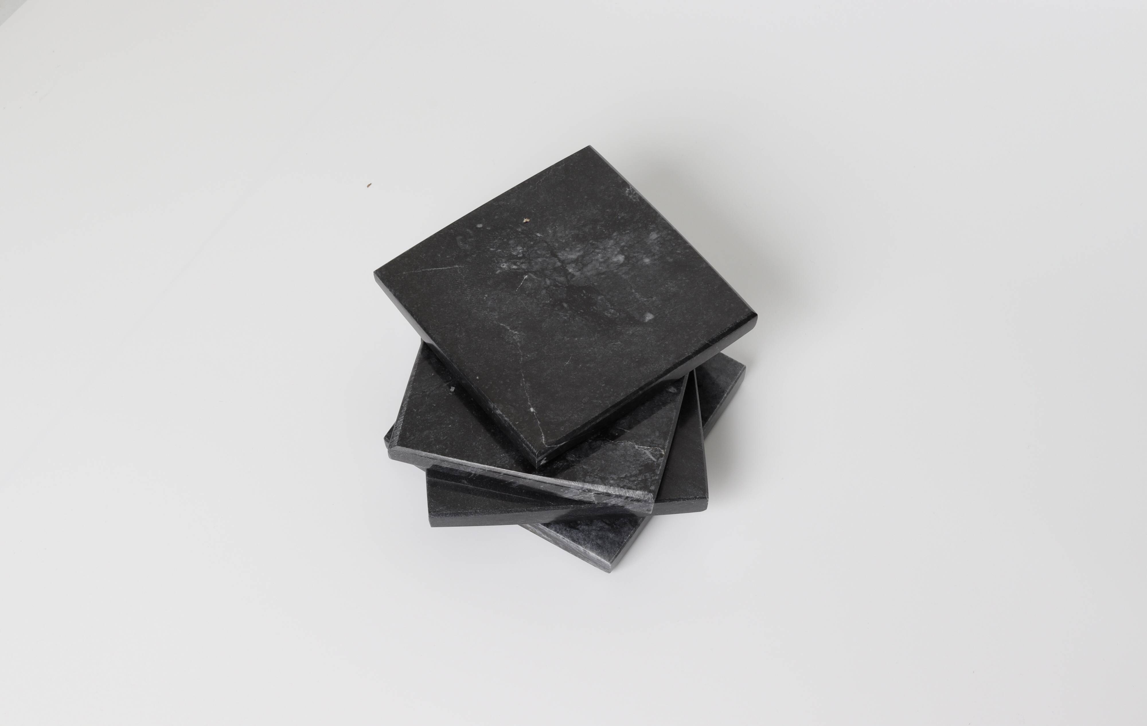 Madeji – Black square coasters in natural marble – set of 4