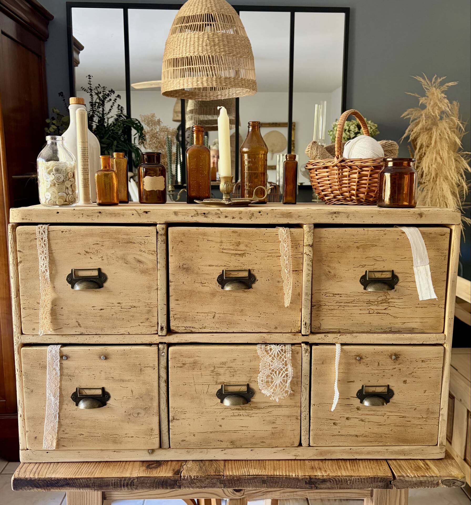 Workshop cabinet with drawers
