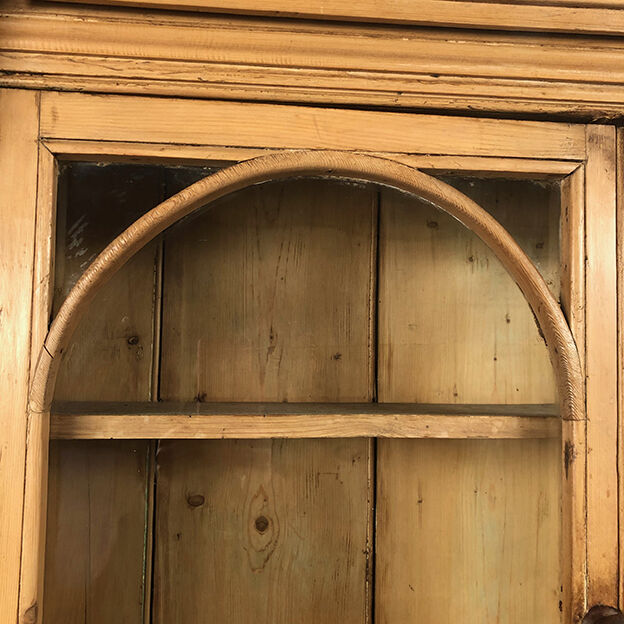 Buffet two fir bodies, glazed in the upper part.