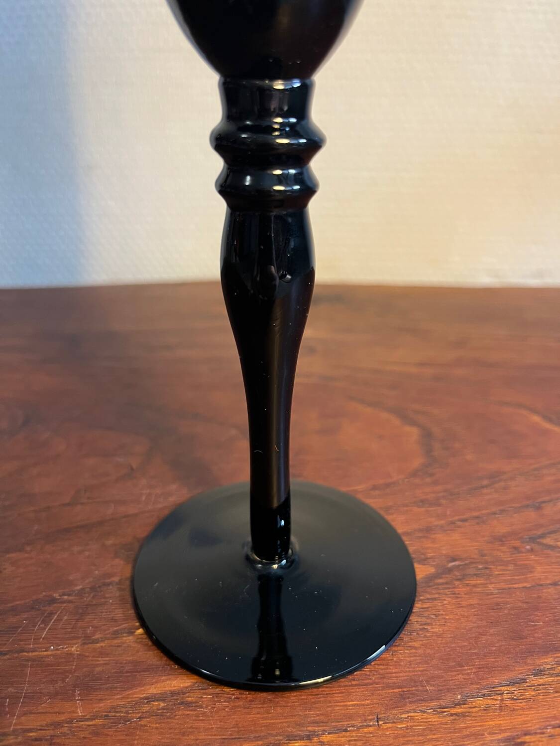 Champagne coupe flute dark purple black glass